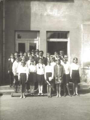 Absolwenci SP w Jodłowej 1969r